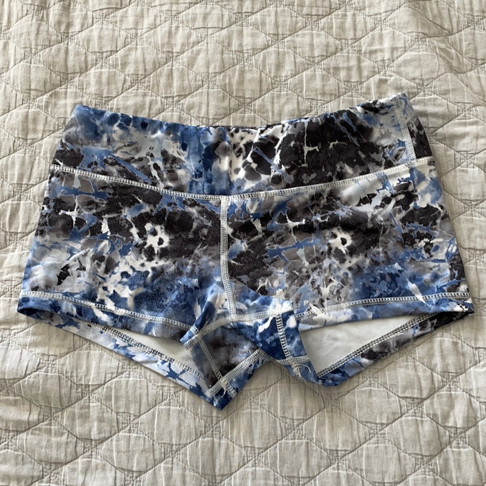 Fleo Shorts Size M